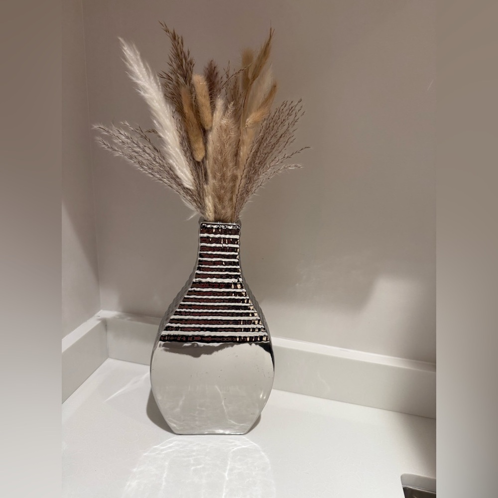 Elegant silver ceramic Vase with Dried Pampas Grass